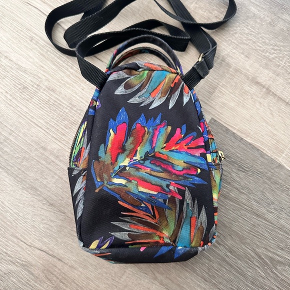 Herschel Nova Mini Crossbody - Picture 2 of 3